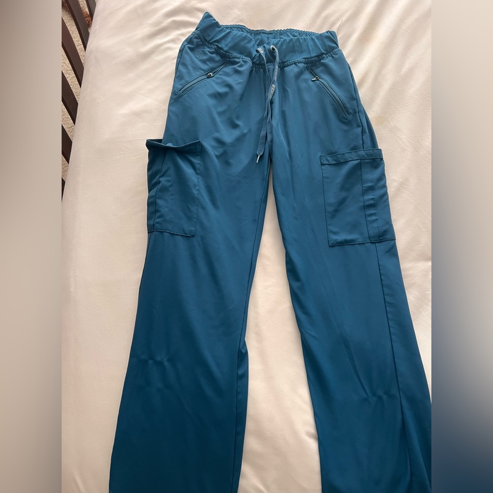 Med couture insight women’s 4 pocket zipper cargo pocket scrub pants